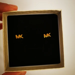 Örhängen - Skickas utan förpackningen Rostfritt stål 