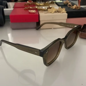 Chimi - Säljer dessa chimis i storlek 04 green. Har ingen förpackning till dem därav priset. Skicka om du vill ha fler bilder😇TRYCK INTE PÅ KÖP NU!!