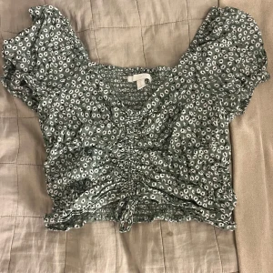 blommig top - blommig top