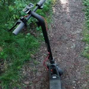 Elsparkcykel  - Hej säljer en elsparkcykel som går i 20 km den är i nyskick laddare ingår inte mvh Erik 