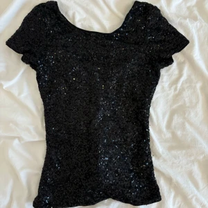Glittrig/paljett topp - 🖤