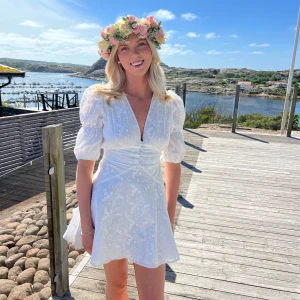 Adoore klänning  - Använd 1 gång