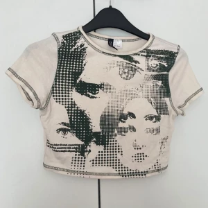 Baby tee - T-shirt från H&M, använd fåtal gånger