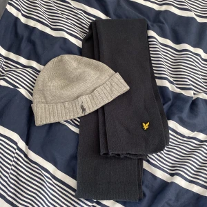 Polo Mössa och halsduk - Ralph lauren mössa grå och Lyle&scott halsduk