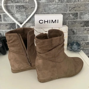 Mocka skor - Snygga mocka skor som även är fodrade inuti! Knappt använda storlek 38, 200kr plus frakt.