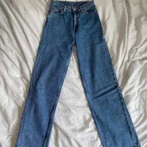 Jeans  - Raka jeans ifrån Monki i storlek 24 I väldigt gott skick  För mer info eller bilder på, kontakta mig 🤗