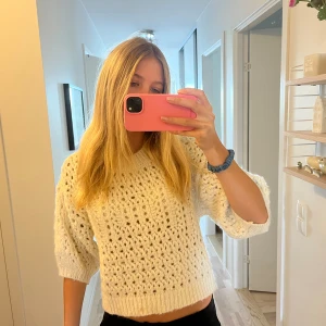 Stickad t shirt - Assnygg stickad t-shirt från zara. I fint skick!💗