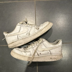 Nike air force 1 - Hej, säljer dessa gamla skor pris kan gå ner vid snabb affär 