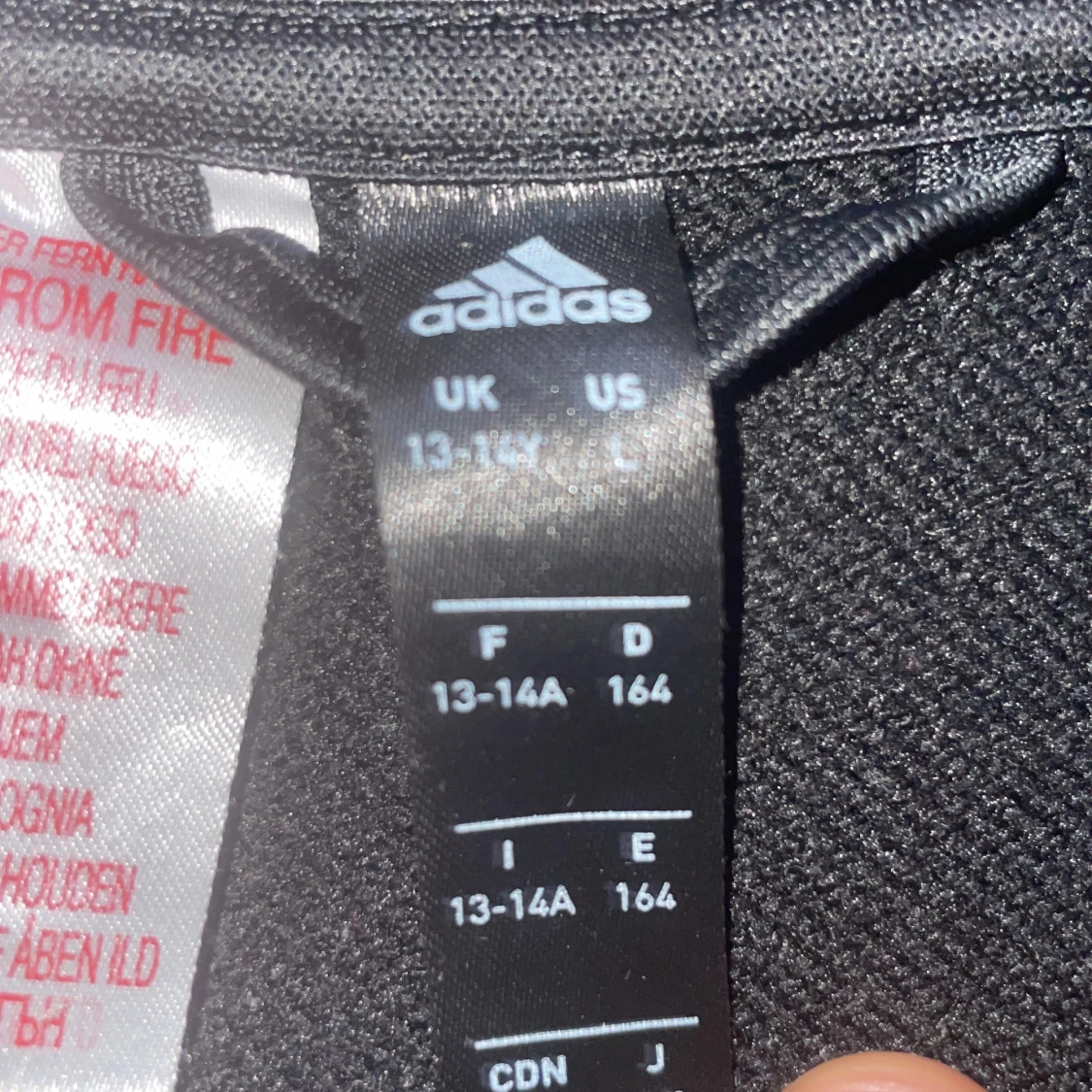 Svart Adidas träningsjacka med vita detaljer - 91