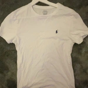 Ralph lauren t shirt - Bra skick. Passar folk upp till 175cm
