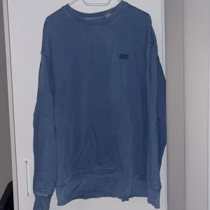Levis sweatshirt - Köpt på levi’s. Skriv om du har frågor!