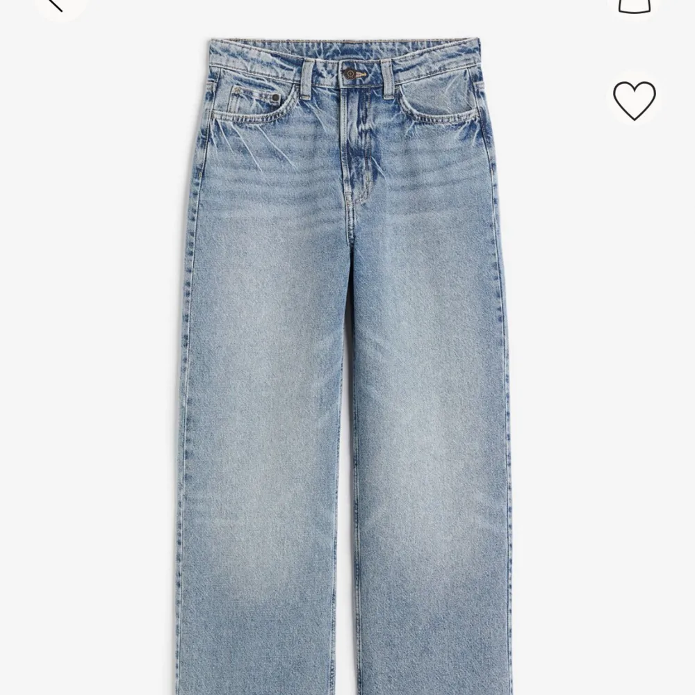 Säljer dessa högmidjade jeans! Strl L/42, använda en gång . Jeans & Byxor.