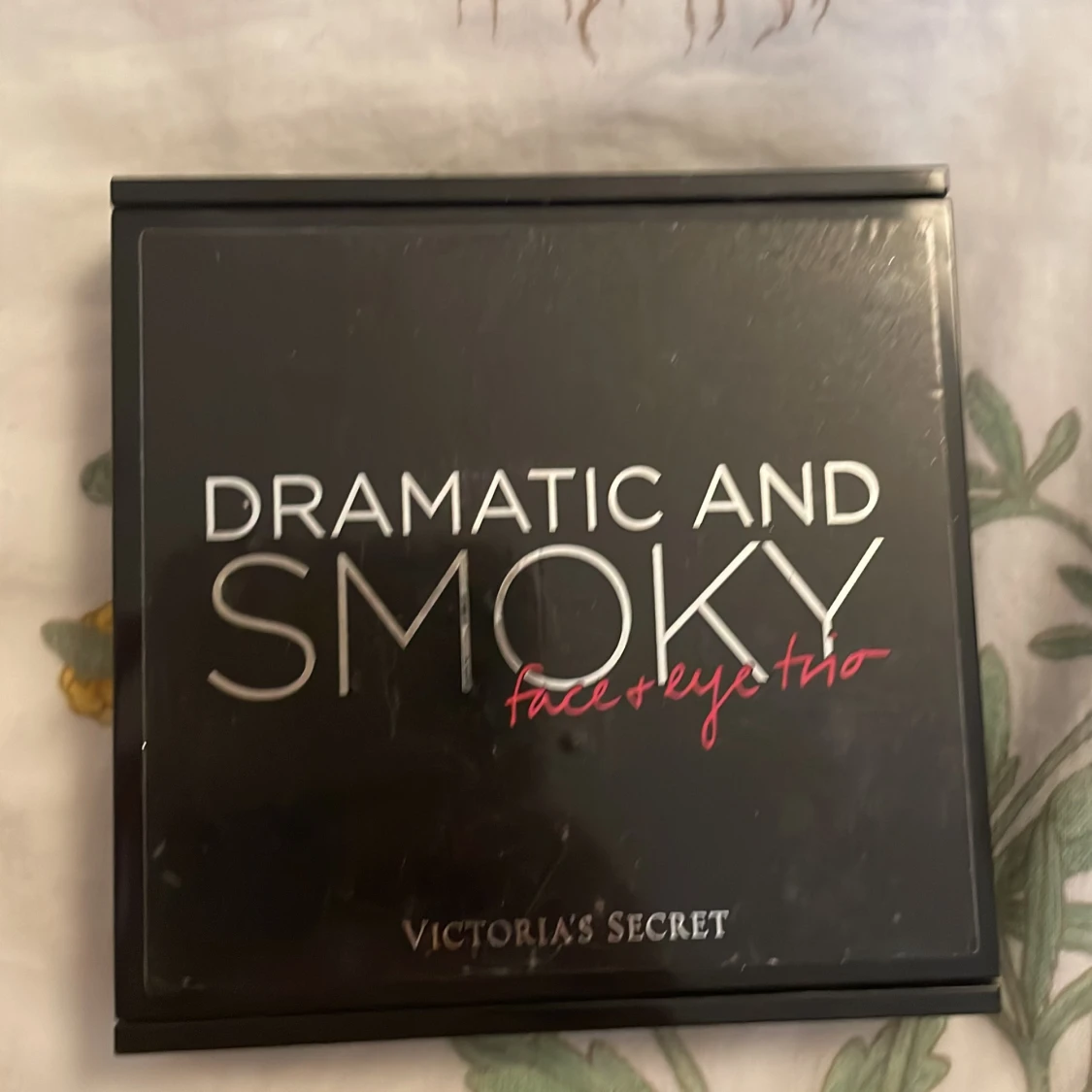 Dramatic and Smoky Face + Eye Trio från Victoria's Secret
