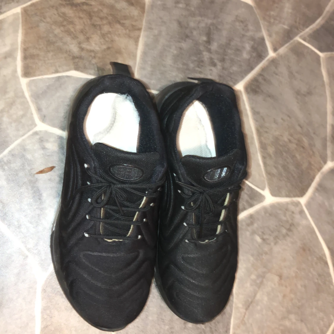 Svarta storlek 42 - 91