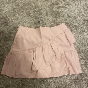 sött rosa skinkjol - en rosa skinnkjol inte mkt använd 