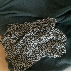 Leopard shorts !!! - Bra skick passar vem som helst från 10-14❤️❤️postar snapt, 50kr skänker jag till barn canser fonden (gör det på alla saker jag säljer) va med och bidra  till en bra sak😽