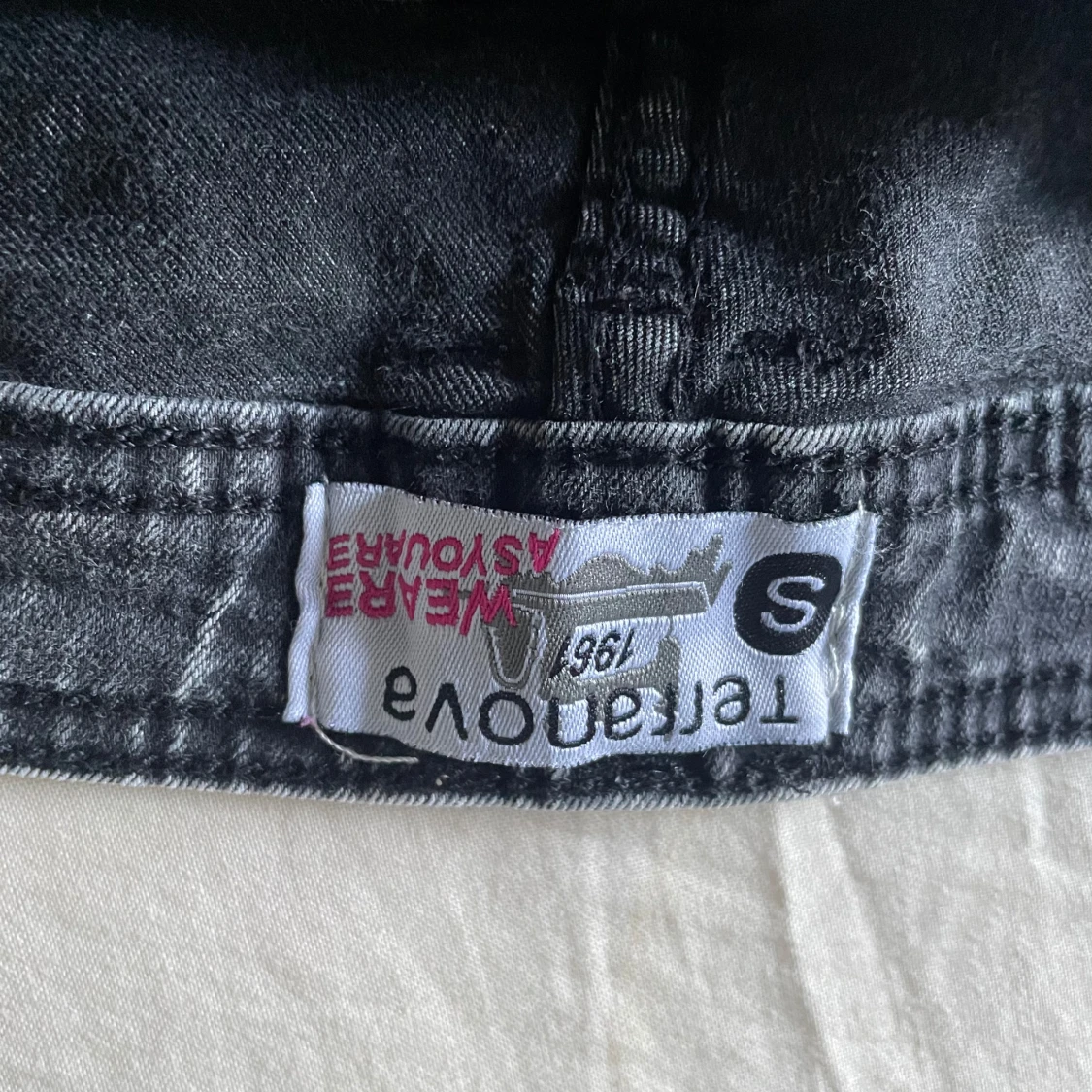 Svarta jeansbyxor från Terranova - 91