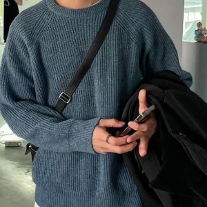 Blå stickad tröja  - Säljer denna blåa stickade tröjan den är i storlek S men sitter som M, hör av dig vid frågor och fler bilder 