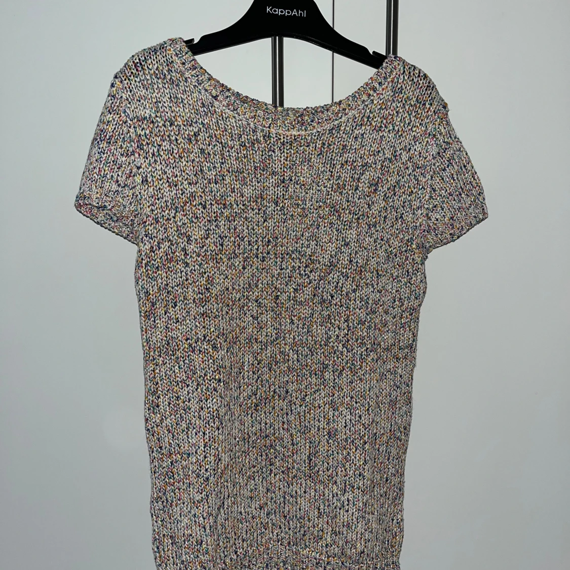 Virkad topp med öppen rygg