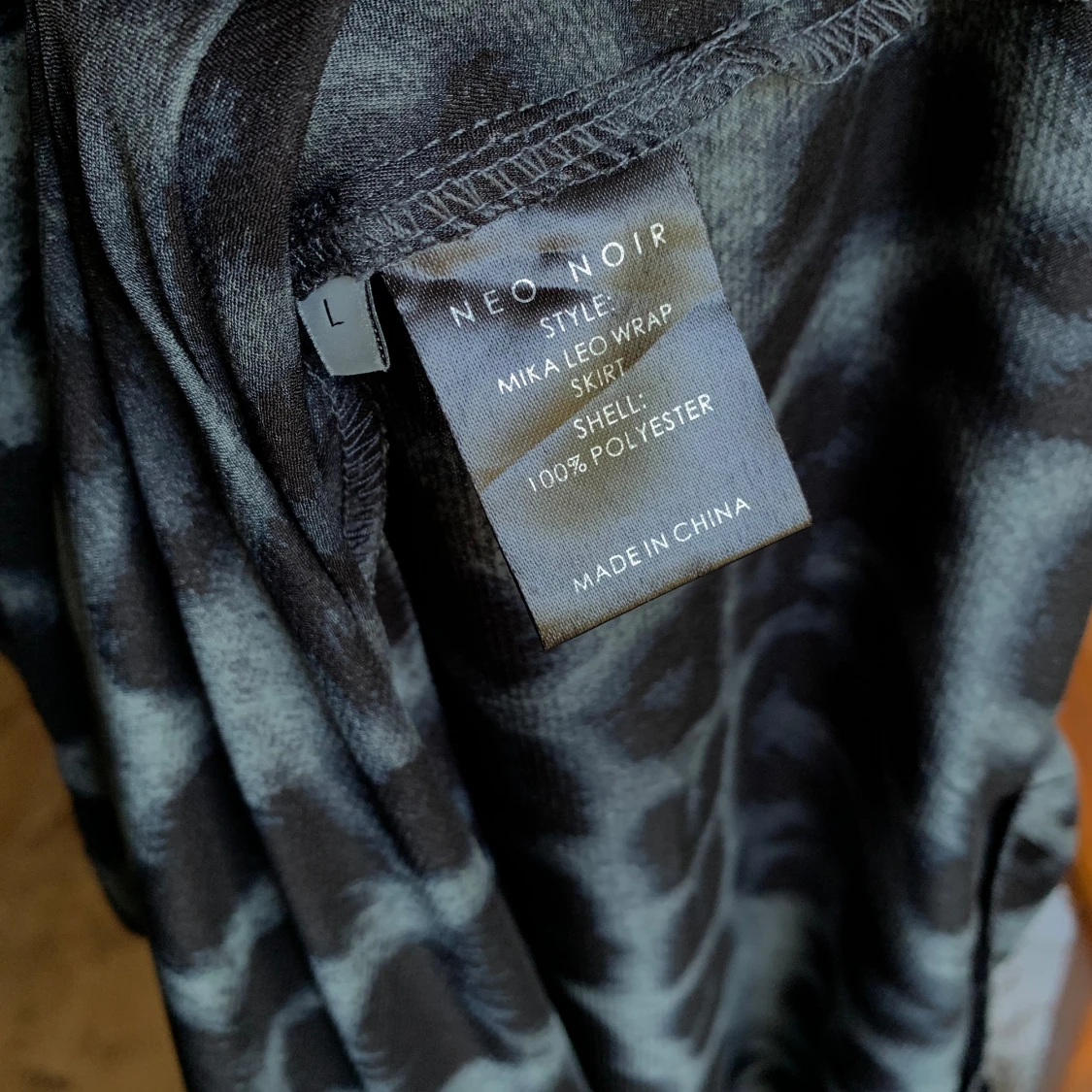 Svart leopardmönstrad omlottkjol från Neo Noir - 92