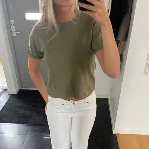 tshirt - mörkgrön tshirt i bra skick, strl s