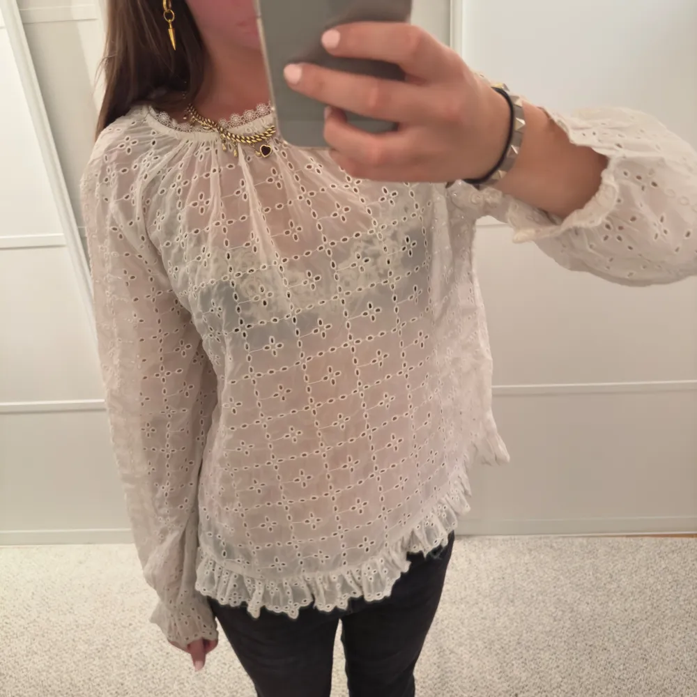 Jätte fin blus💖 köp gärna genom köp nu💕. Blusar.