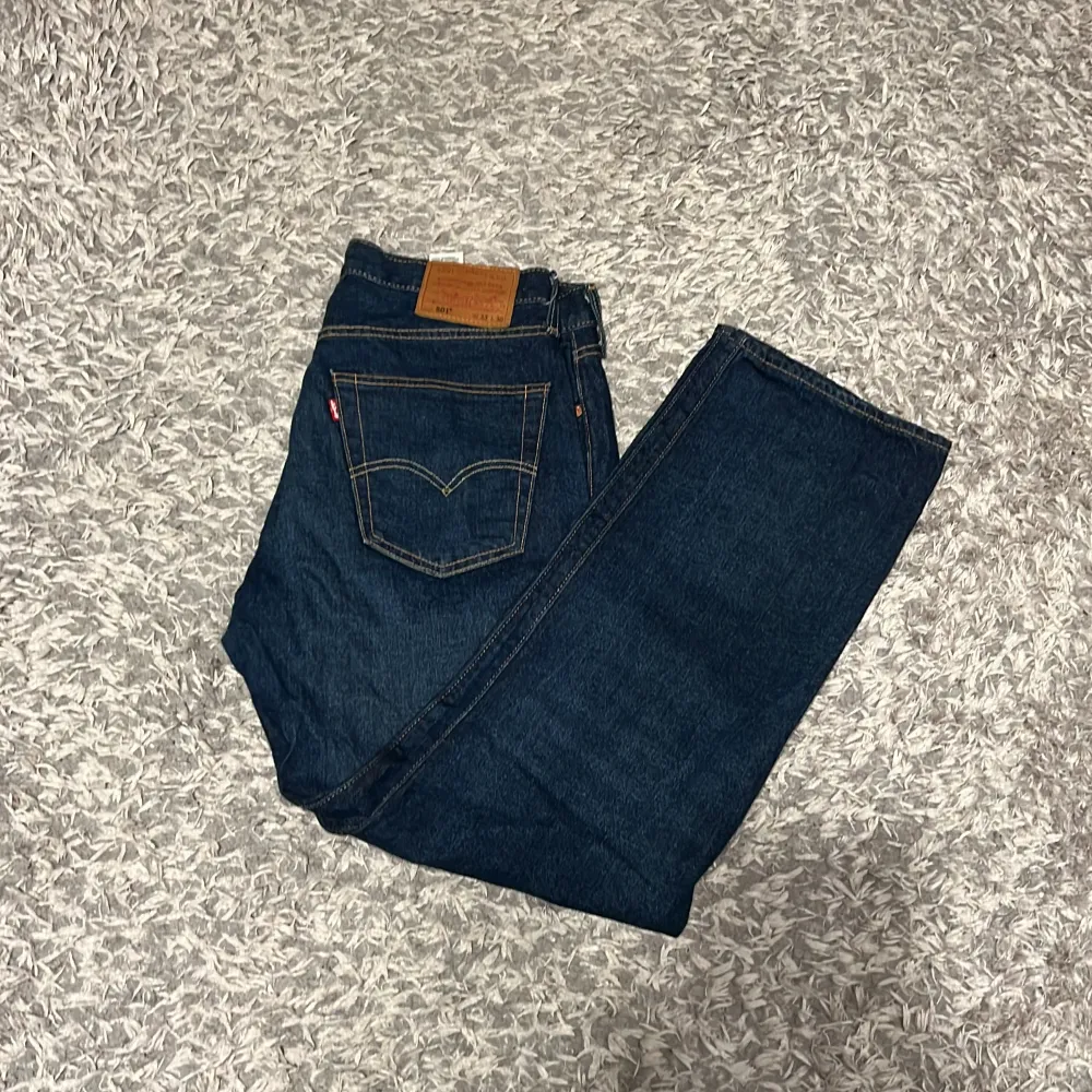 Säljer mina levis jeans då jag inte har någon användning av dem, jeansen är i fin skick . Jeans & Byxor.