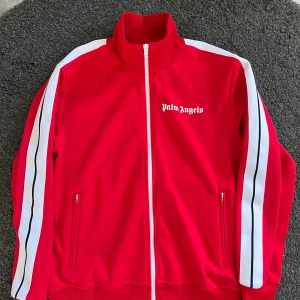 Palm Angles - Säljer en Palm tröja i storlek L, använd fåtal gånger mycket bra skick.  Först till kvarn Vid mer info kom PM