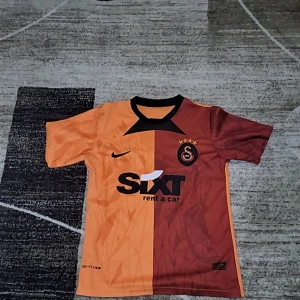 Galatasaray  - Galatasaray tröja. Oanvänd samt i väldigt bra skick med påse