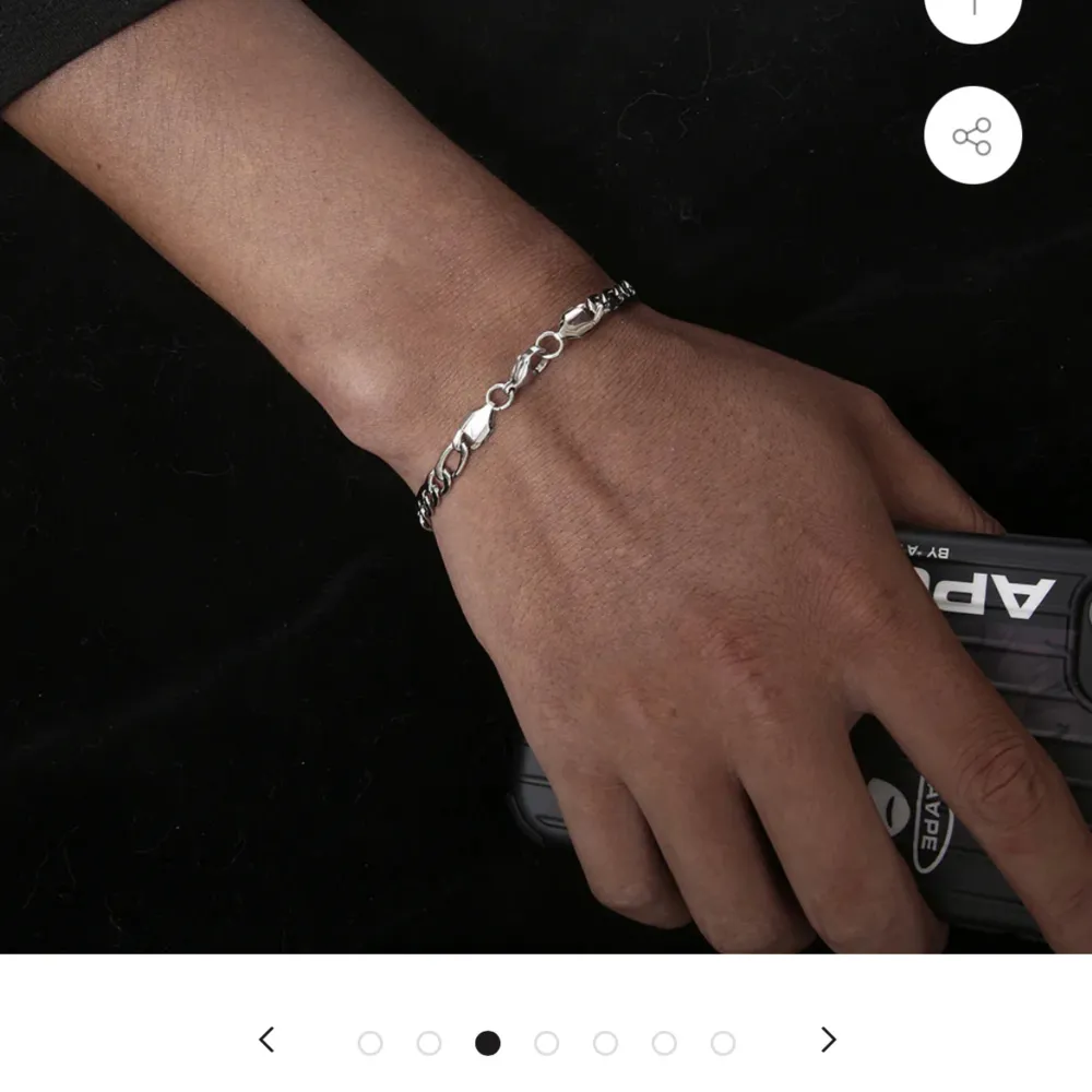 Helt oanvänt armband i rostfritt stål från Twistedpendant.com  Nypris 24,99£ = 335kr. Accessoarer.