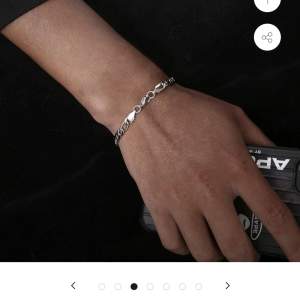 Helt oanvänt armband i rostfritt stål från Twistedpendant.com  Nypris 24,99£ = 335kr