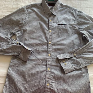 Snygg herr skjorta från SCOTCH &SODA - Mycket mycket bra skick herr skjorta från SCOTCH och SODA i storlek M