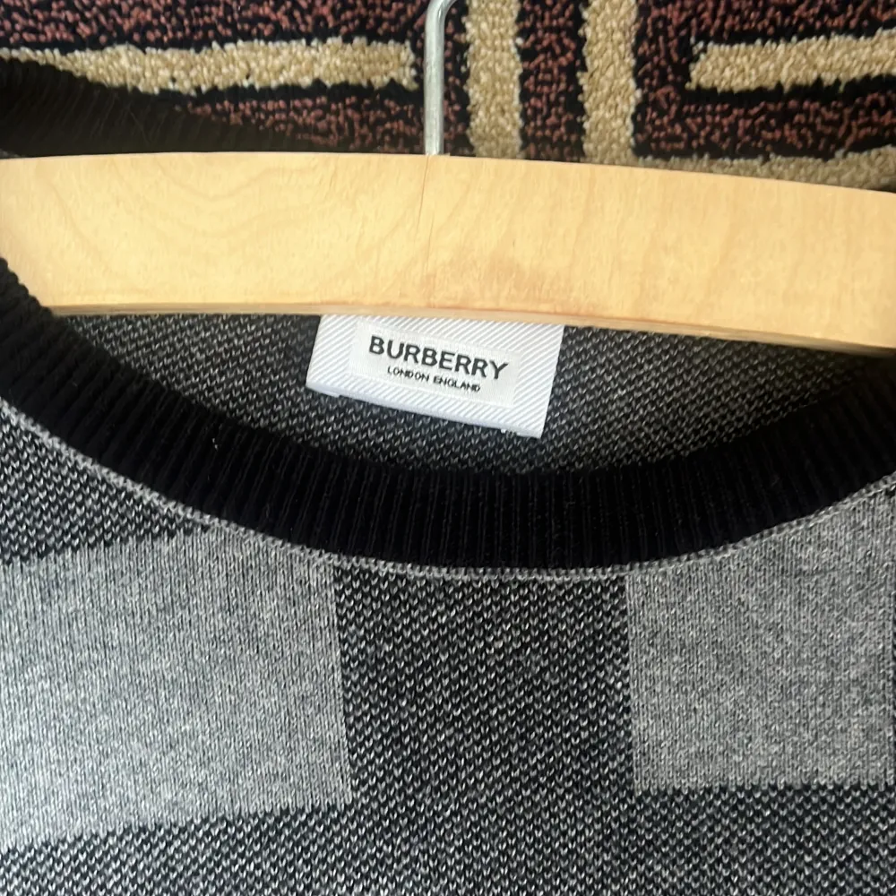 Burberry tröja storlek S. . Hoodies.