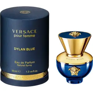 Säljer denna fina doft från Versace. En populär sommar doft. Knappt använd 50 ml ny pris 1115kr säljer för 500kr