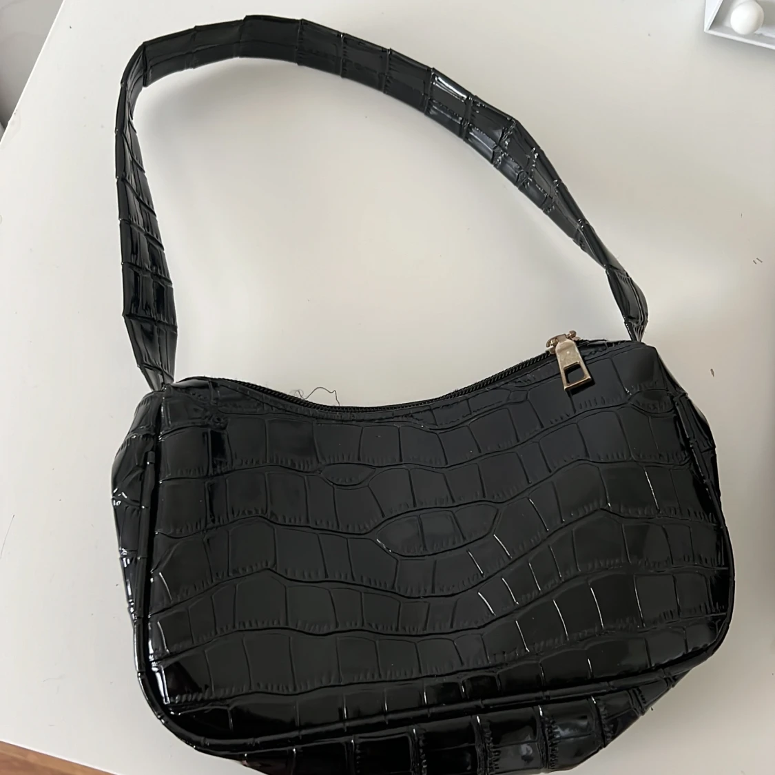 Svart/brun axelväsk - 90