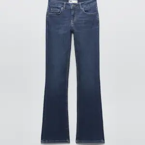 Säljer dessa low waist bootcut jeans från zara då de inte kommer till användning ❤️