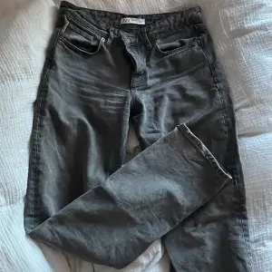 Lågmidjade grå jeans från zara