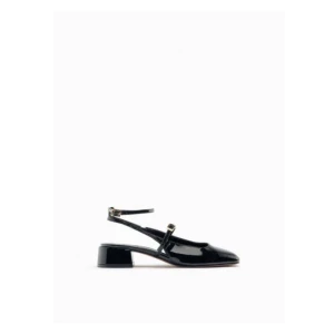 Klackar  - Säljer mina oanvända klackar från Zara, strlk 40. Jättesköna och fina, men har bara inte kommit till användning. Ej mina bilder, men kan skicka om det önskas!