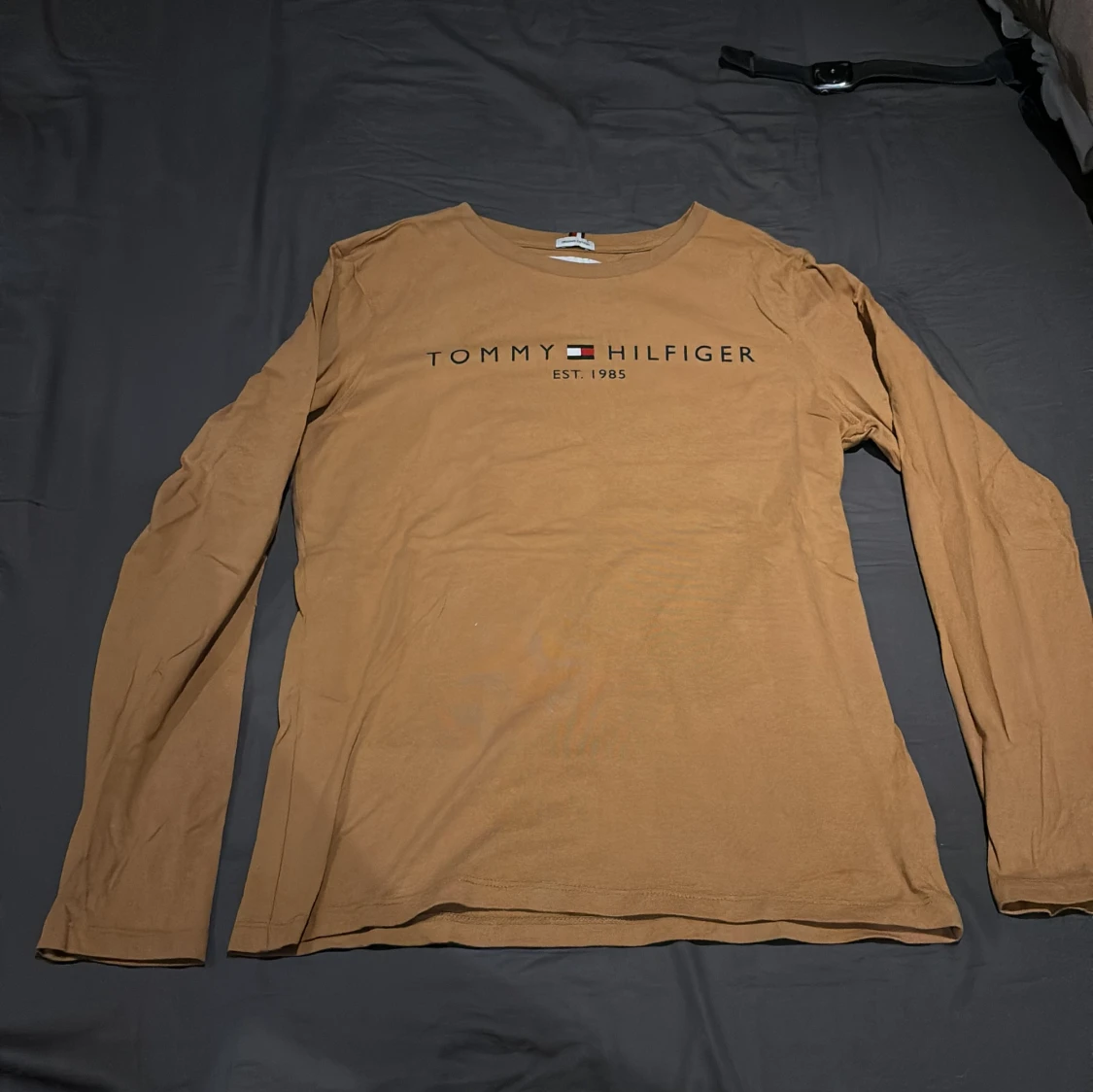 2 Lång ärmade Tommy hilfiger tröjor - 90