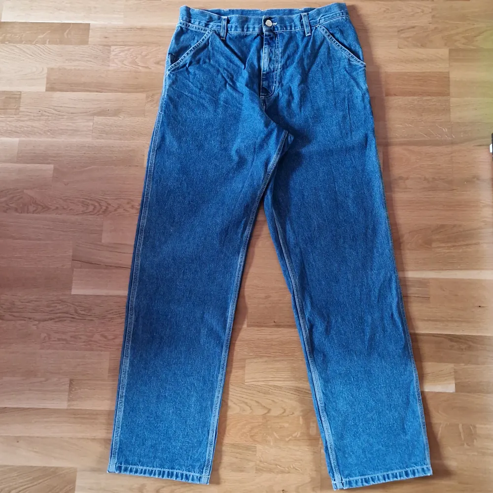 Carhartt worker jeans Nypris ca 1300 kr Lose fit . Jeans & Byxor.