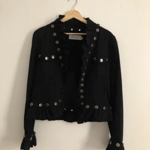 Linda Carlén jacka - Unik jacka från märket Linda Carlen! Jackan har inga defekter. Pris går att diskutera!💓