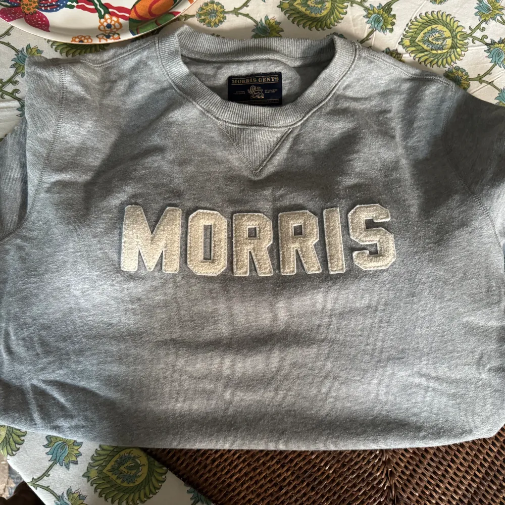 Sweatshirt från Morris. Köpt på morris-butiken på NK för längesedan. Använd några få gånger.. Tröjor & Koftor.