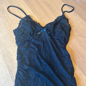 Spets linne  - Säljer detta spets linne i storlek S