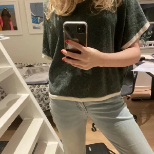 Off shoulder tshirt  - Cool glittrig off shoulder topp