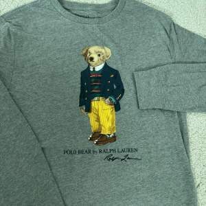 Säljer nu min Polo Ralph Lauren tröja i nyskick till ett väldigt bra pris, skriv vid funderingar // Erik Ponti