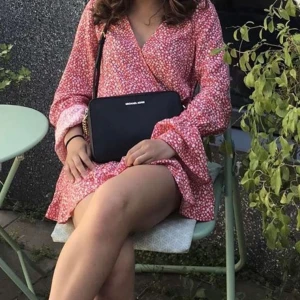 Klänning med inbyggda shorts - Fin klänning inför sommaren och vår festligheterna😍 Det är även inbyggda shorts i dessa! Används ej längre och köpte på NewYorker för 4 år sen! 