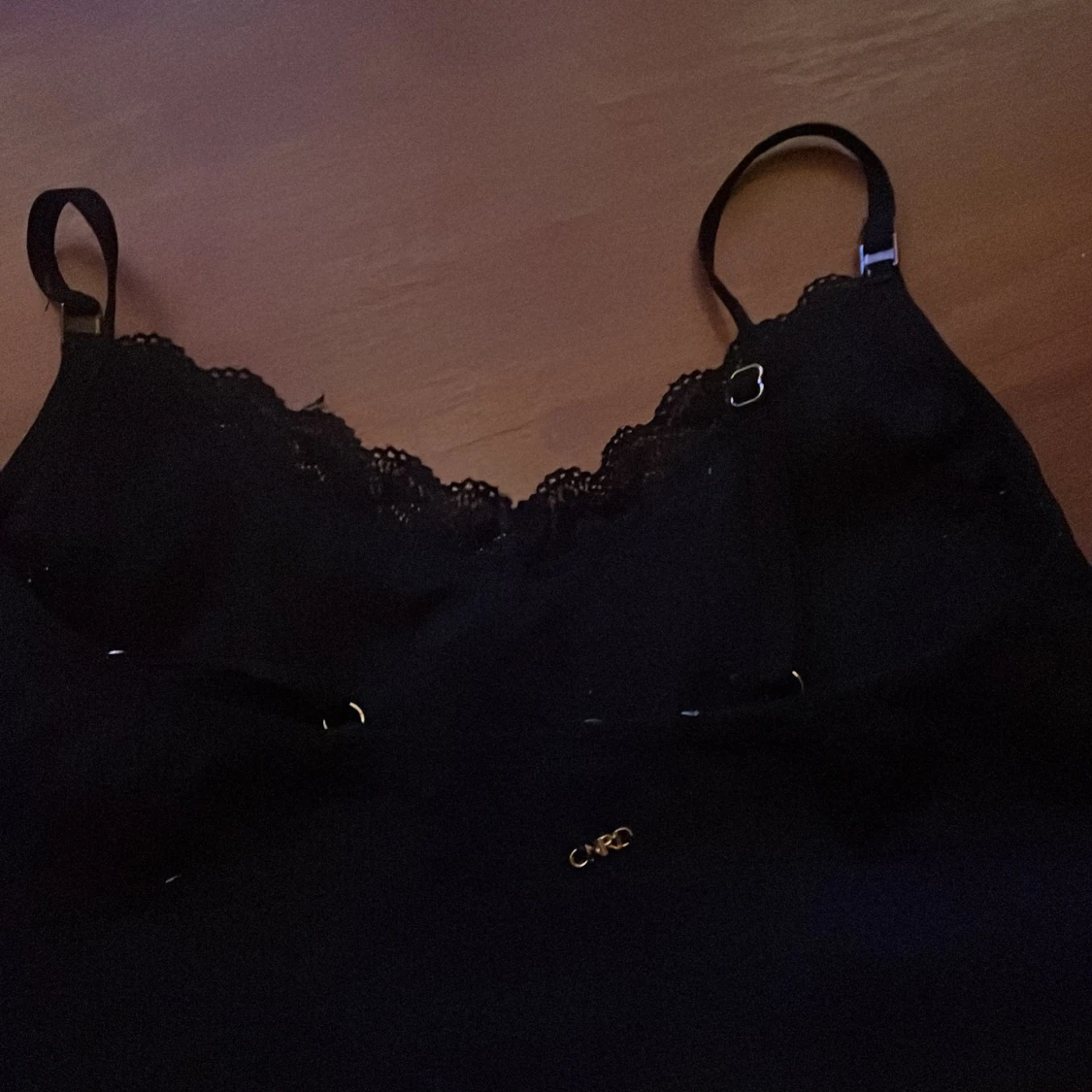 En jätte fin topp med guld detaljer och spets❤️ - 91