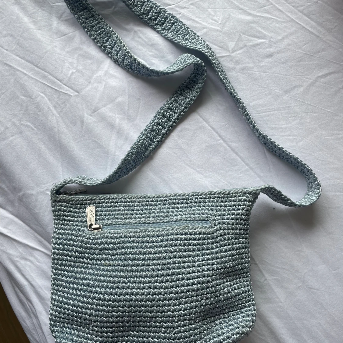 Ljusblå virkad väska från The Sak - 91
