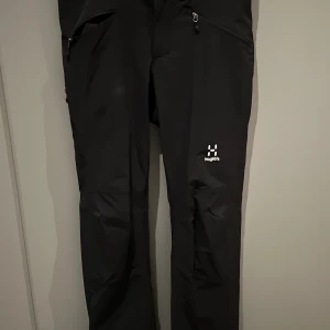 Haglöfs byxor - Hej säljer mina Haglöfs byxor pågrund av att de är små.