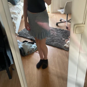 Kjol  - Säljer denna gulliga kjol då den har blivit för liten men nästan aldrig använd 